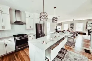 12 Elise Ave, Londonderry, NH 03053 - Photo 2