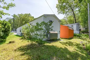 139 Rockingham Rd, Derry, NH 03038 - Photo 8