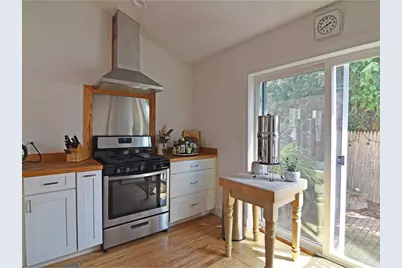 19 Spruce Street, Burlington, VT 05401 - Photo 4