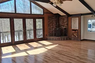 576 Agassiz St, Bethlehem, NH 03574 - Photo 1