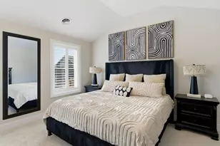 8 Elise Ave, Londonderry, NH 03053 - Photo 2