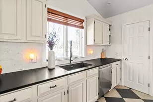 62 Hooksett Rd, Auburn, NH 03032 - Photo 8