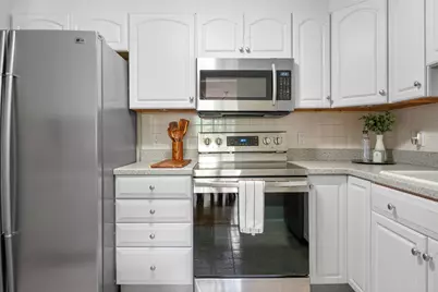 34 Briston Court, Bedford, NH 03110 - Photo 4