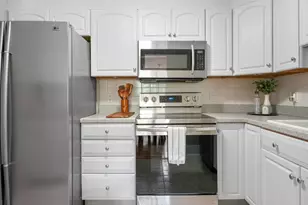 34 Briston Ct, Bedford, NH 03110 - Photo 4