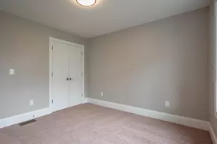 8 Hikers Ln, Nashua, NH 03062 - Photo 14