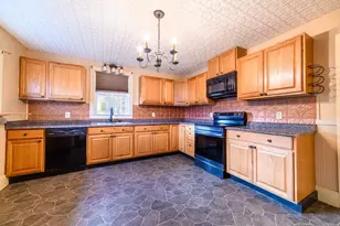 266 Madison Ave, Berlin, NH 03570 - Photo 12