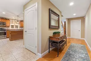 2 Renaissance Cir, Salem, NH 03079 - Photo 4