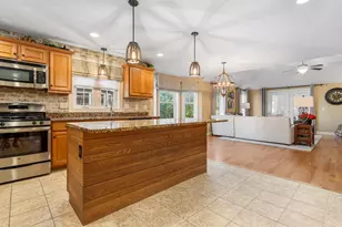 2 Renaissance Cir, Salem, NH 03079 - Photo 10