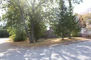 13 Maple St, Lincoln, NH 03251 - Photo 12