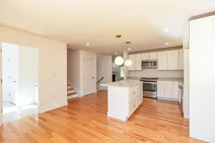 163 Woodview Way, Manchester, NH 03102 - Photo 8