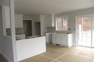 302 Karatzas Avenue, Manchester, NH 03104 - Photo 4