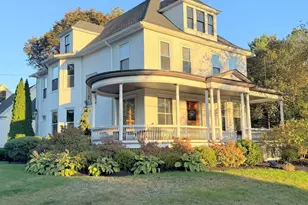 887 Chestnut St, Manchester, NH 03104 - Photo 1