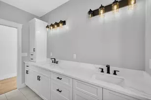 258 N Amherst Rd, Bedford, NH 03110 - Photo 38