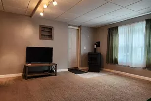 7 Memorial Dr, Claremont, NH 03743 - Photo 14