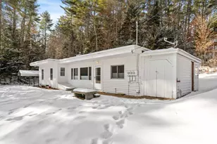 572 Wells Rd, Franconia, NH 03580 - Photo 2