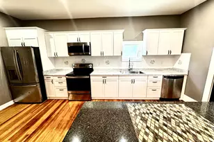 23 Oak St, Derry, NH 03038 - Photo 4