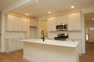 21A Griffin Rd, Hudson, NH 03051 - Photo 2