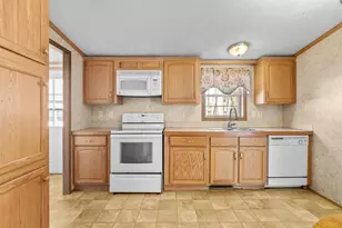 8 Perimeter Dr, Rochester, NH 03867 - Photo 2