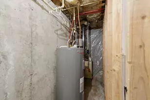 121 Peabody Ave, Manchester, NH 03109 - Photo 34