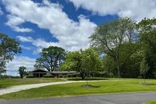 19 Bartlett Ave, Nashua, NH 03064 - Photo 4