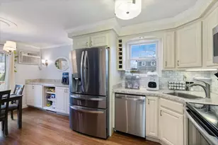 193 Fieldstone Dr, Londonderry, NH 03053 - Photo 4