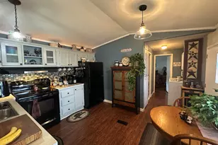 18 Pine St, Hinsdale, NH 03451 - Photo 2