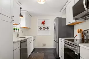 7 Hall Ct, Portsmouth, NH 03801 - Photo 6