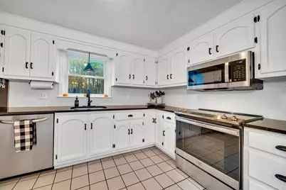 27 Norwood Road, Salem, NH 03079 - Photo 8