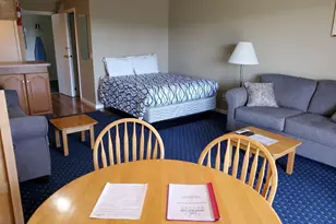 337 S Main St, Wolfeboro, NH 03894 - Photo 4