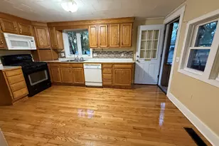 97 Linwood St, Nashua, NH 03060 - Photo 2
