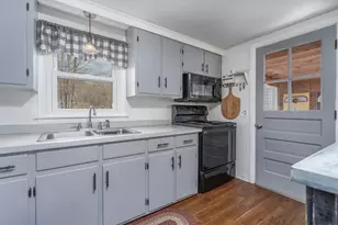 56 Chamberlain St, Rochester, NH 03867 - Photo 6