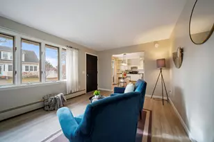 90 Glenwood Ave, Manchester, NH 03102 - Photo 8