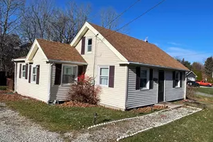 7 Central Ave, Portsmouth, NH 03801 - Photo 2