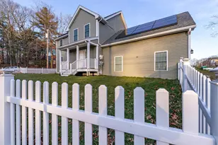 29 Derry St, Hudson, NH 03051 - Photo 2