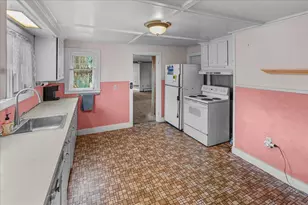 22 W Pine St, Plaistow, NH 03865 - Photo 6