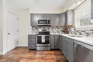 130 Golfview Dr, Manchester, NH 03102 - Photo 8