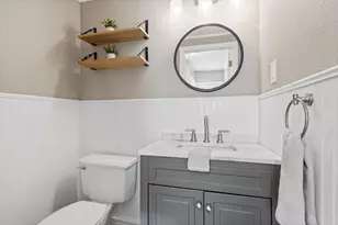 130 Golfview Dr, Manchester, NH 03102 - Photo 12