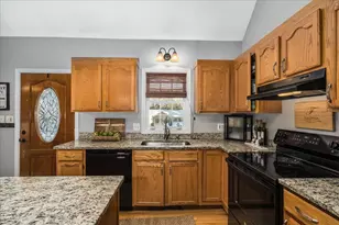 29 Dale Rd, Hooksett, NH 03106 - Photo 4