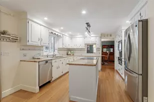 201 Oakridge Rd, Plaistow, NH 03865 - Photo 4