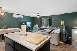 32 Mechanic St, Farmington, NH 03835 - Photo 8