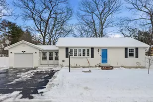 8 Crest Dr, Somersworth, NH 03878 - Photo 2