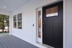 211 Hampstead Rd, Derry, NH 03038 - Photo 4