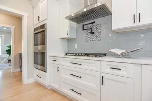 211 Hampstead Rd, Derry, NH 03038 - Photo 10