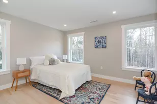 211 Hampstead Rd, Derry, NH 03038 - Photo 24