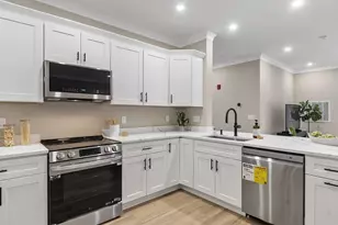 10100 S Willow St, Manchester, NH 03103 - Photo 6