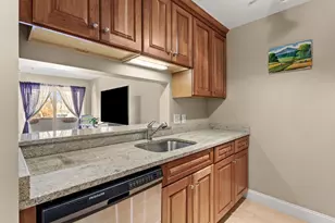 90 Eastern Ave, Manchester, NH 03104 - Photo 16