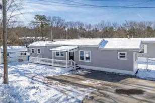 14 Stage Coach Cir, Londonderry, NH 03053 - Photo 1