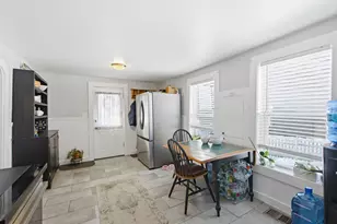 29 Central St, Derry, NH 03038 - Photo 4