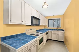 27 Dunvegan Woods Dr, Hampton, NH 03842 - Photo 2