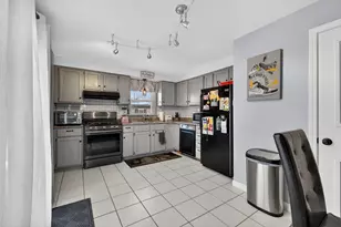 65 Taylor St, Manchester, NH 03103 - Photo 8